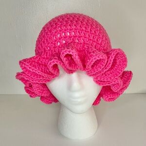 Crochet bucket hat with floppy brim